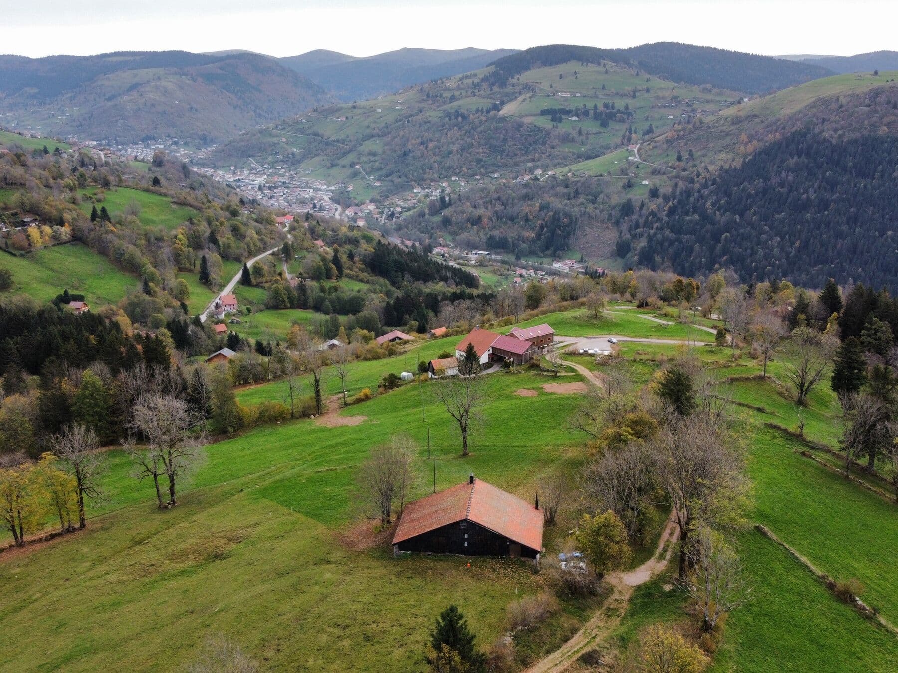 Le Raindé vu du ciel, face à la vallée