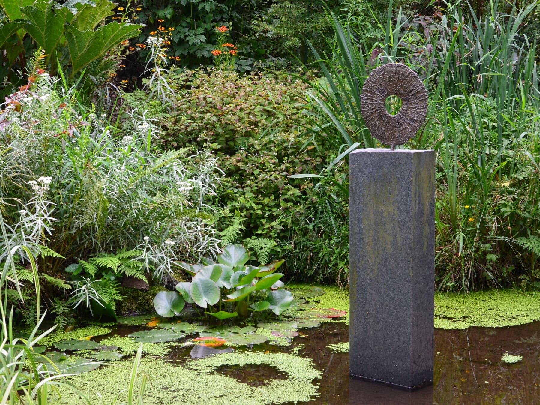 Le bassin et sa sculpture