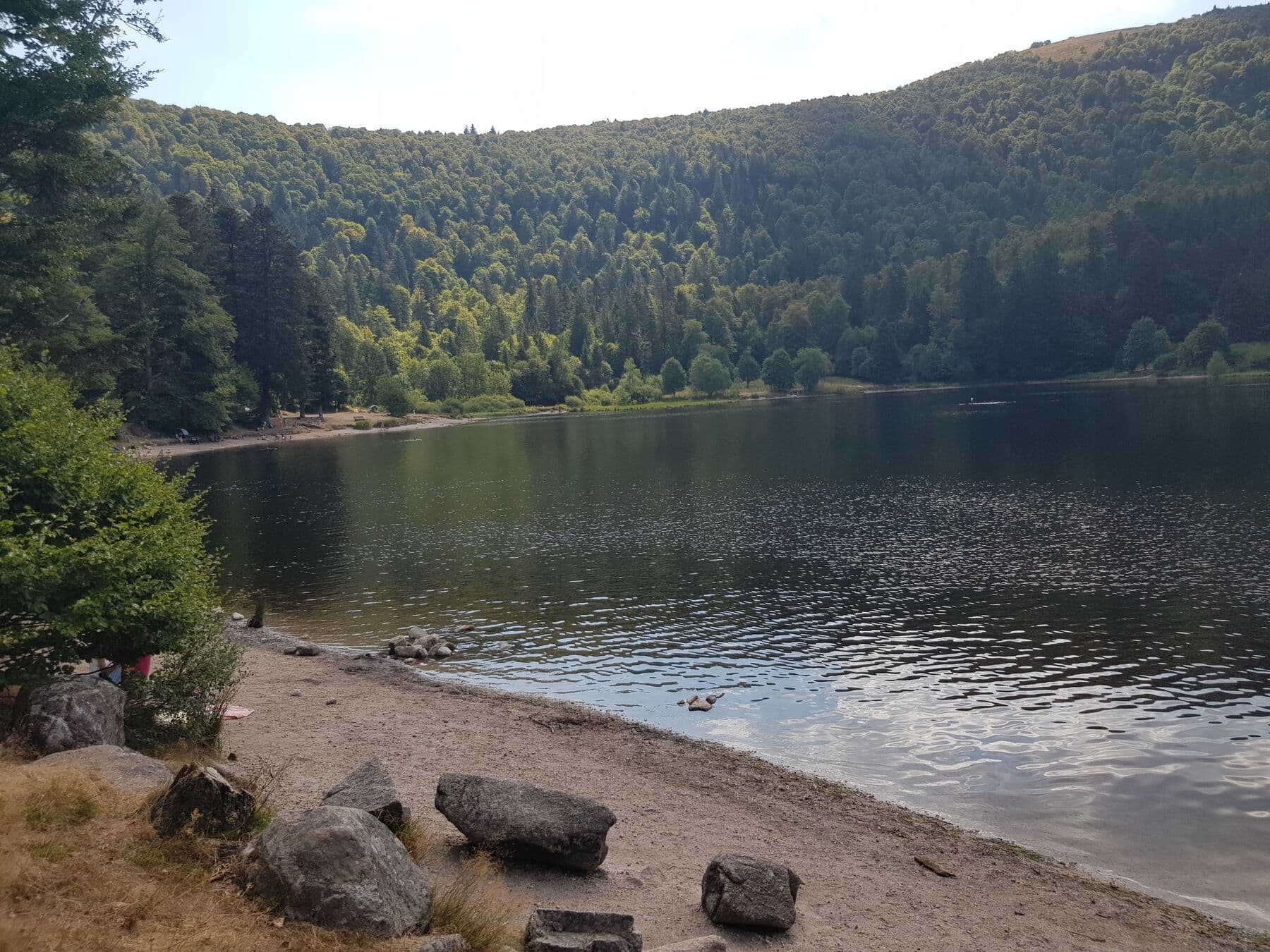 La petite plage de pierres