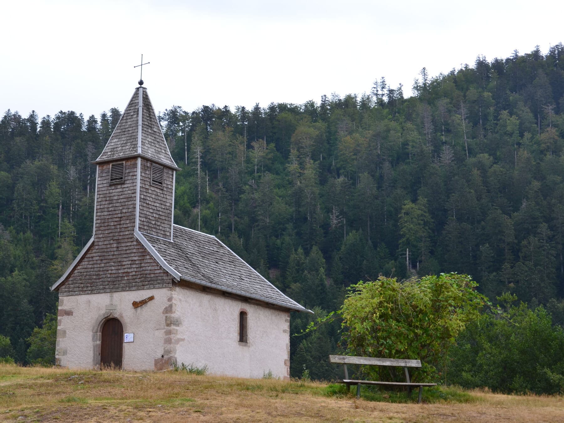 La petite chapelle au bord de l’eau