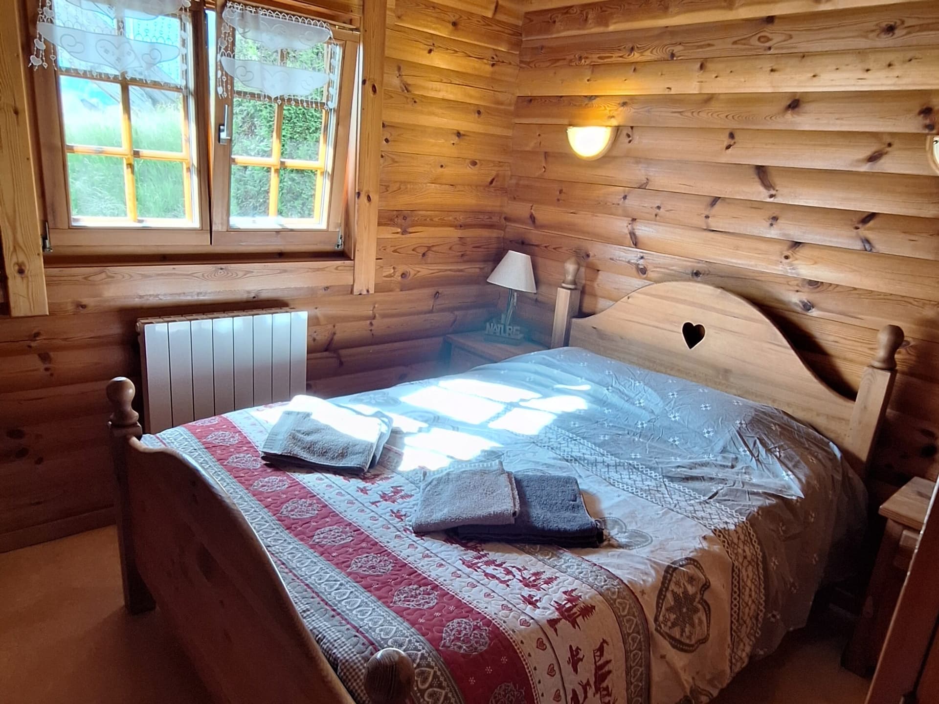 Chambre du bas avec lit double