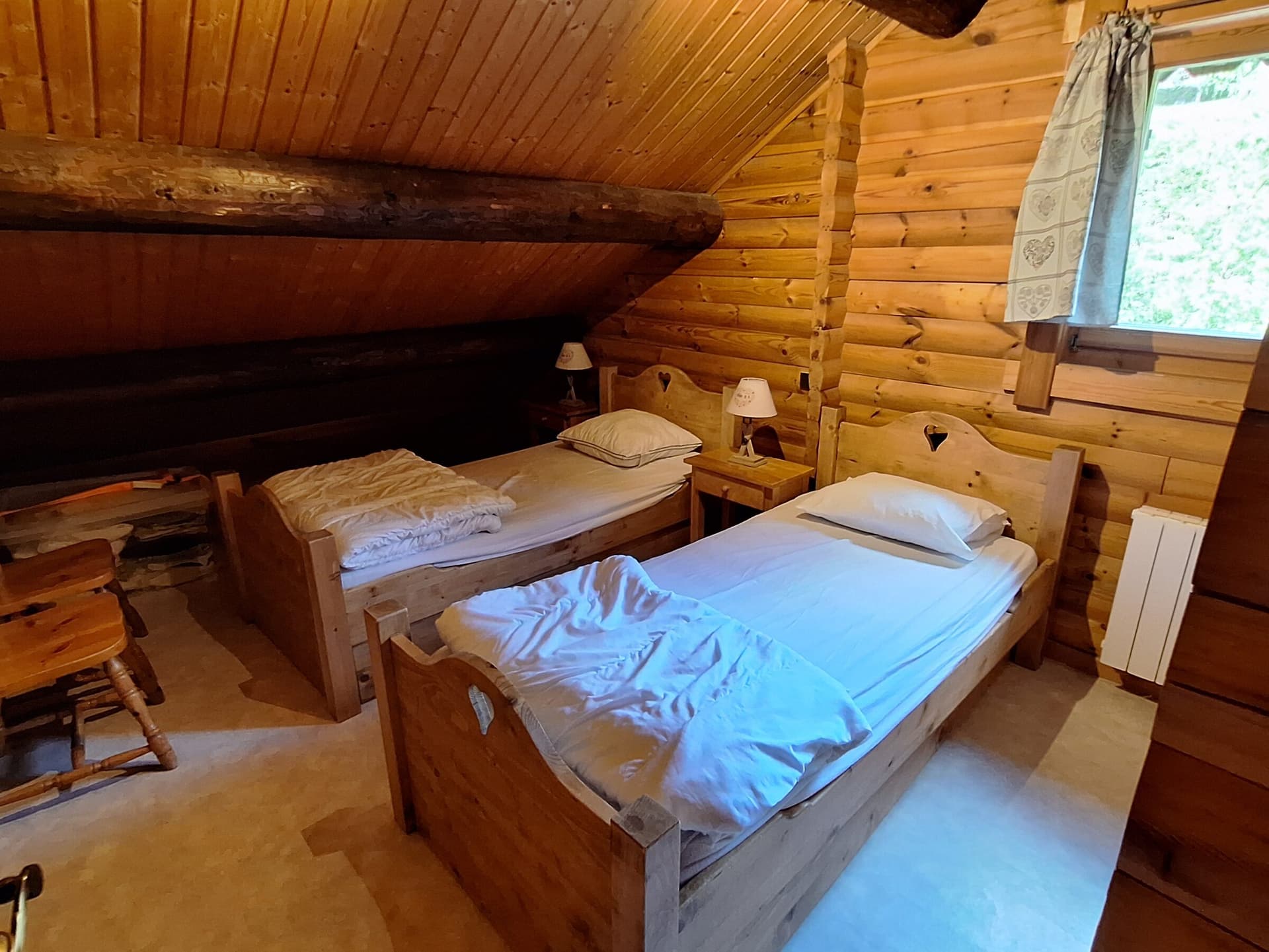 Chambre du haut avec deux lits simples