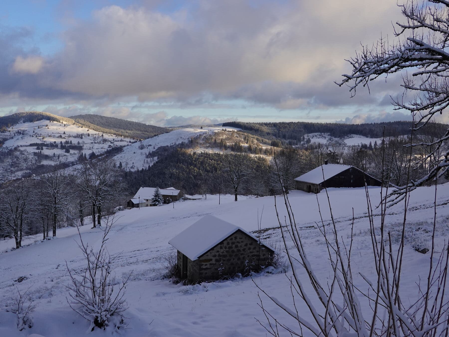 Le hameau enneigé