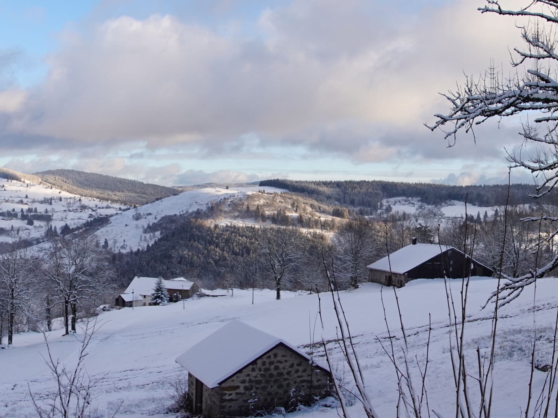 Les toits sous la neige